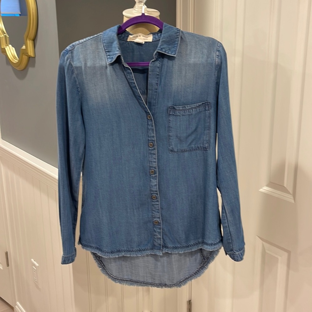 Anthropologie x Cloth & Stone Chambray button up shirt